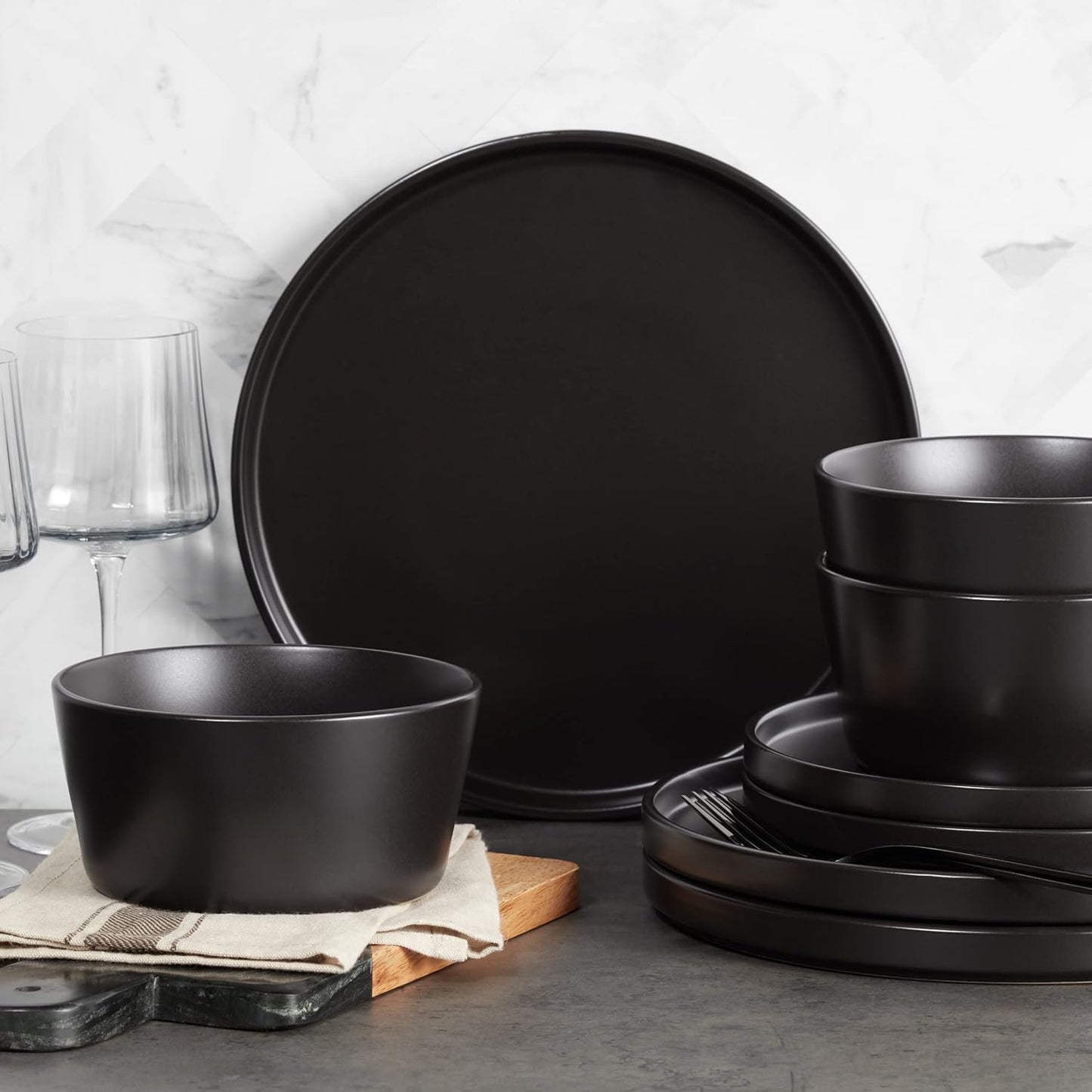 Stone + Lain Stoneware Coupe, Dinnerware Set Matte Black, 16-Piece