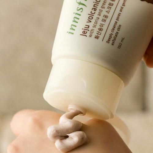 Innisfree Jeju Volcanic Pore Scrub Foam 150ml