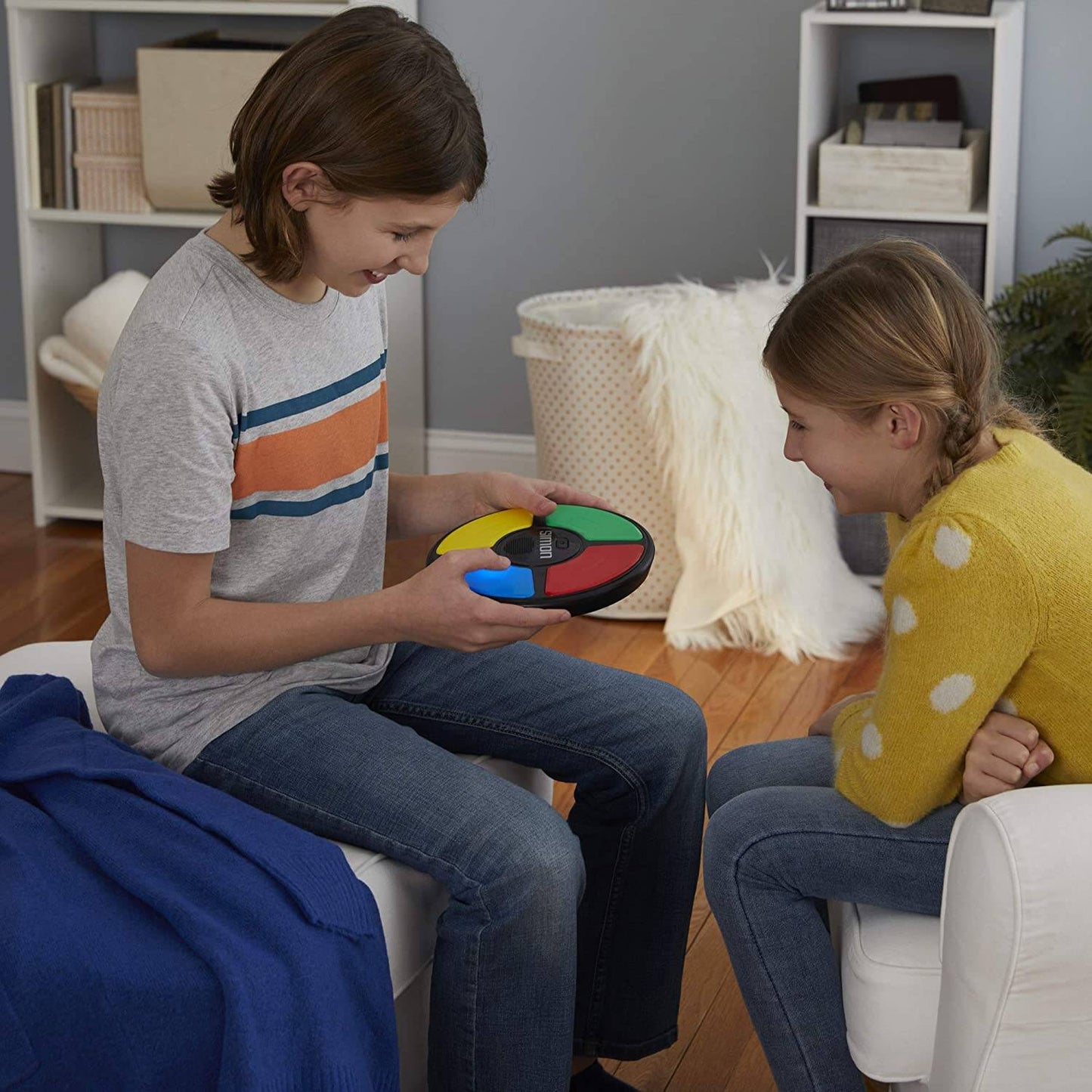 Hasbro SIMON Handheld Electronic Memory Game E9383 with Lights and Sounds for Kids Ages 8+