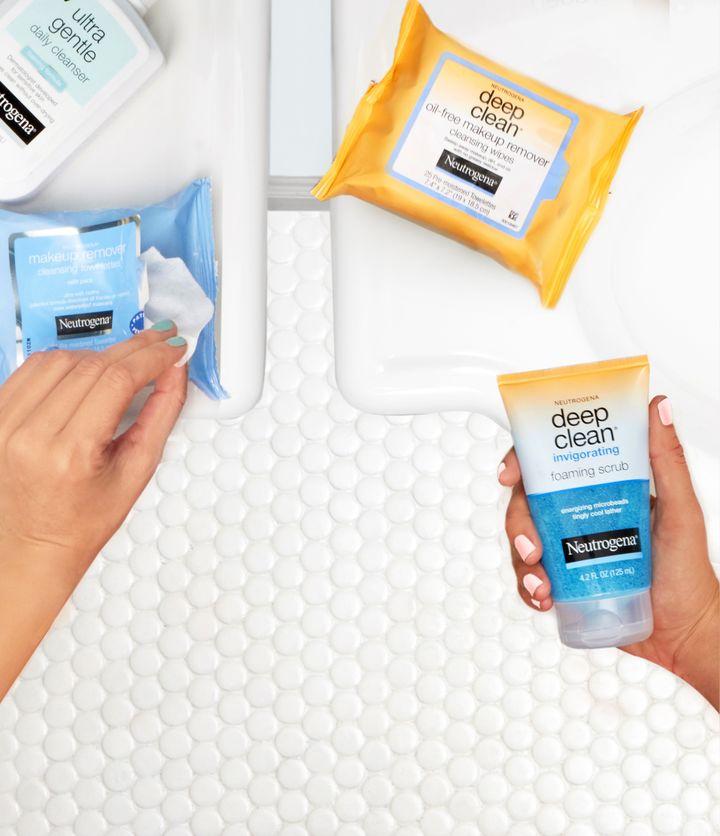 Neutrogena Deep Clean Invigorating Foaming Scrub 124ml