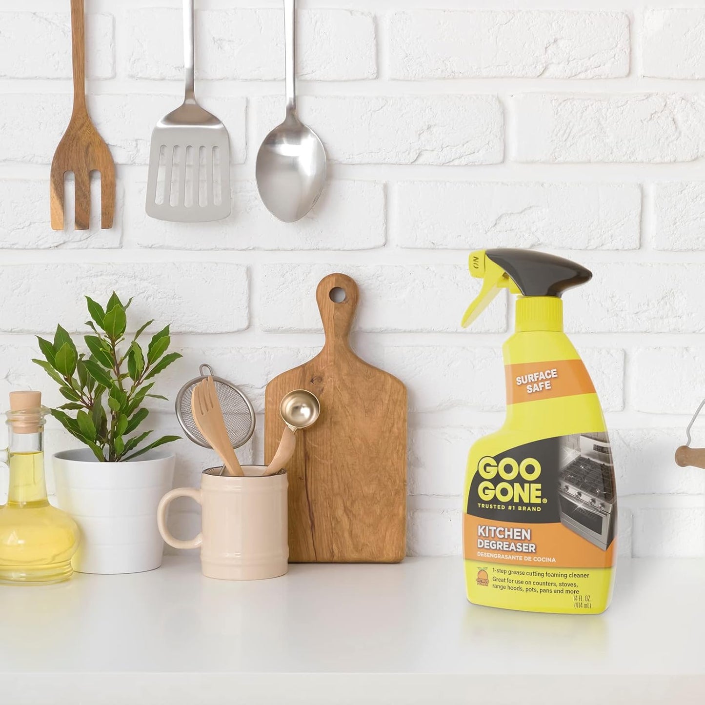 Goo Gone Kitchen Degreaser Citrus Power 14 fl oz / 414ml