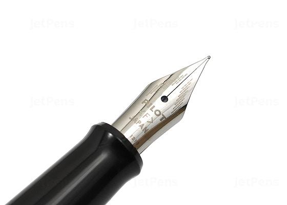Pilot Metropolitan Collection Fountain Pen, Black Barrel, Classic Design, Fine Nib, Black Ink (91111)