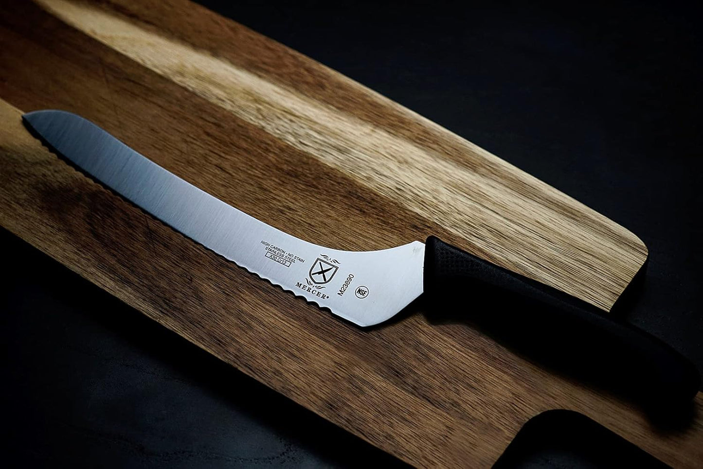 Mercer Culinary Millenia 9" / 22.9 cm Wavy Edge Bread Kitchen Knife, M23890