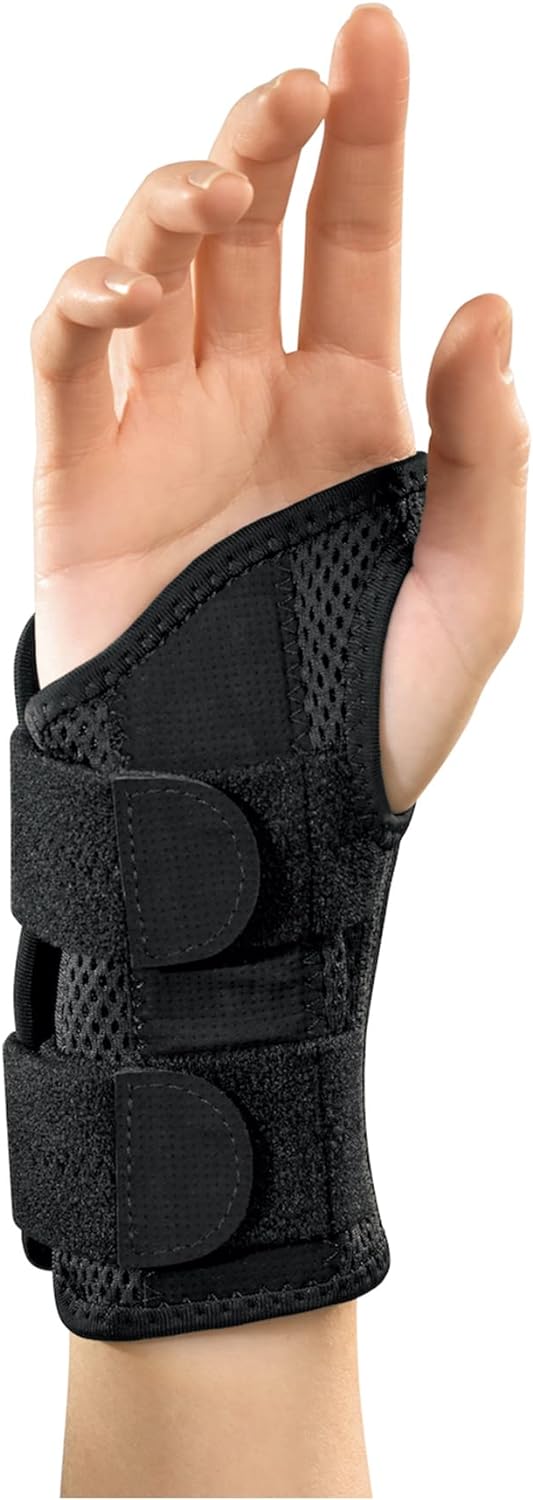 Mueller Sport Medicine Fitted Wrist Brace, Right (Small/Medium)