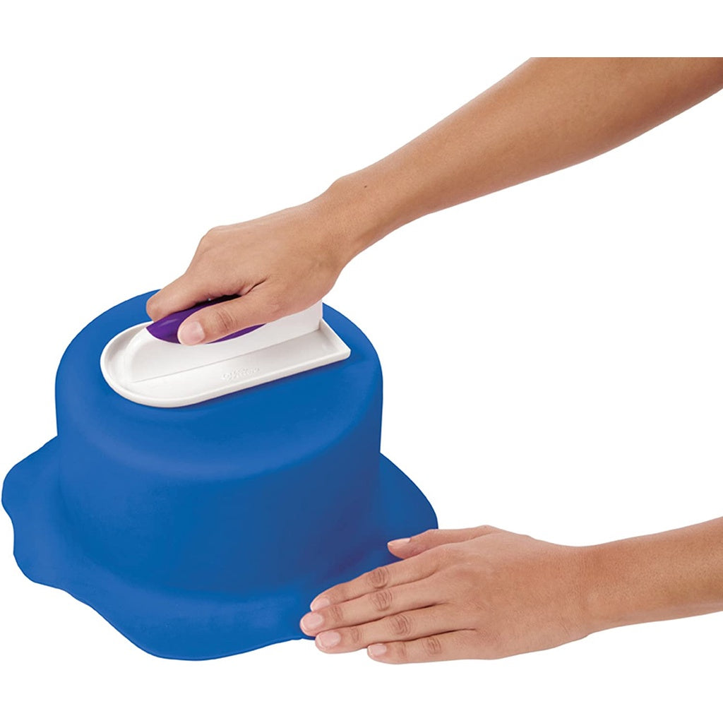 Wilton Decorator Preferred Blue Vanilla Fondant, 24 oz. / 680g