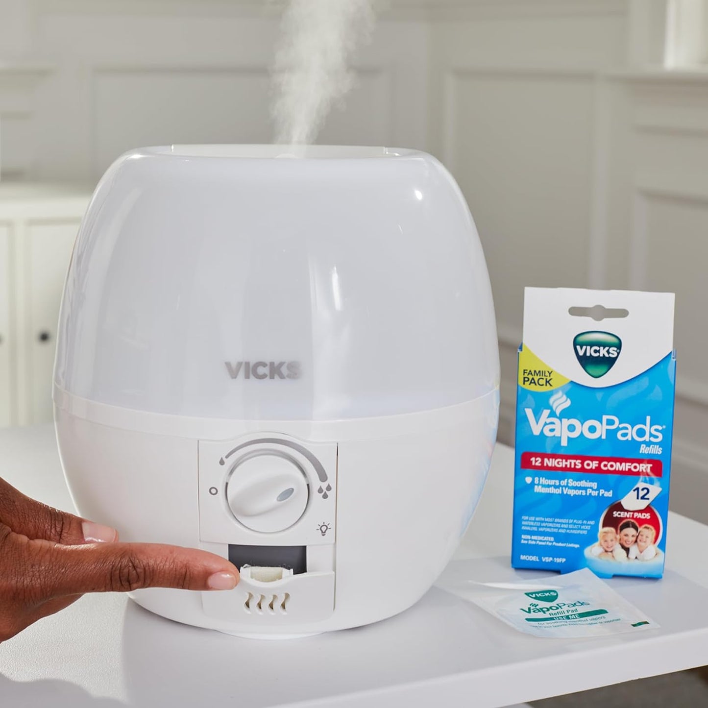 Vicks 3-In-1 SleepyTime Humidifier, Diffuser, Night-Light (0.6 Gallon) Small Room Size