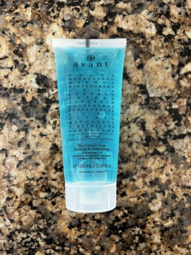 AVANT SKINCARE Blue Volcanic Stone Purifying & Antioxidising Cleansing Gel 100 ml (3.38FL oz)
