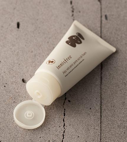 Innisfree Jeju Volcanic Pore Scrub Foam 150ml